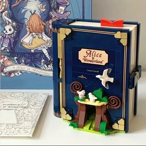 Alice in the wonderland blocks book